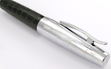 Le stylo plume E-Motion Résine type croco de Faber-Castell - photo.