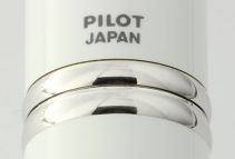 Stylo plume Blanc de la gamme Capless Rhodium de Pilot