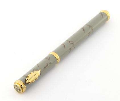 Stylo plume gris marron Je t'aime « Ines de la Fressange » - photo 3 Stylo plume gris marron Je t'aime « Ines de la Fressange » - photo 3