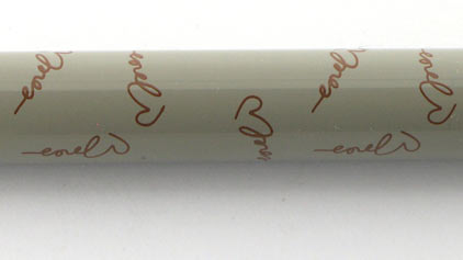 Stylo plume gris marron Je t'aime « Ines de la Fressange » - photo 4 Stylo plume gris marron Je t'aime « Ines de la Fressange » - photo 4