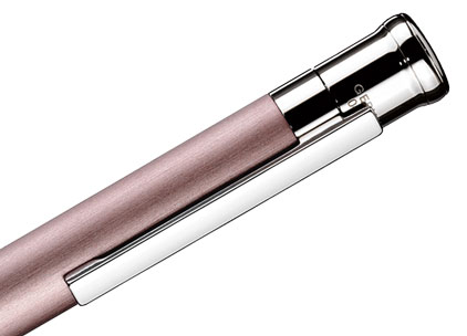 Stylo bille Design04 laqué rose mat plaqué platine de Otto Hutt - photo 2