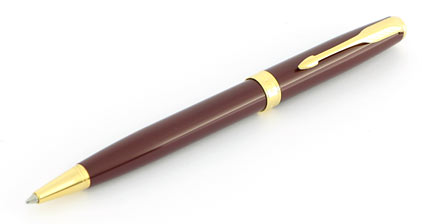 Stylo bille Sonnet laqué rouge intense attributs plaqués or de Parker  - photo.