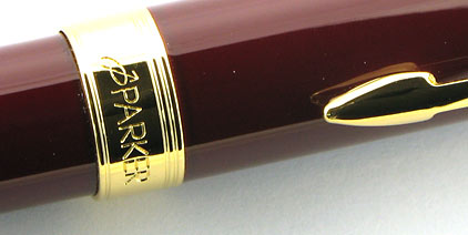 Stylo bille Sonnet laqué rouge intense attributs plaqués or de Parker  - photo 3