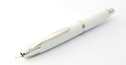 Stylo plume Graphite blanc de la gamme Capless Rhodium de Pilot - photo.