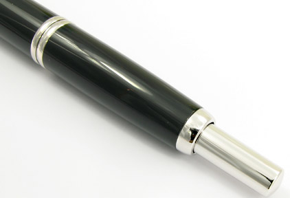 Stylo plume Noir de la gamme Capless Rhodium de Pilot - photo.