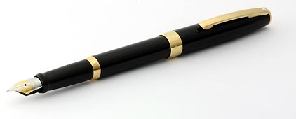 Stylo plume noir brillant attributs dorés Sagaris de Sheaffer - photo.