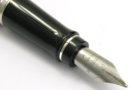 Stylo plume Expert Chromé satiné de Waterman - photo.